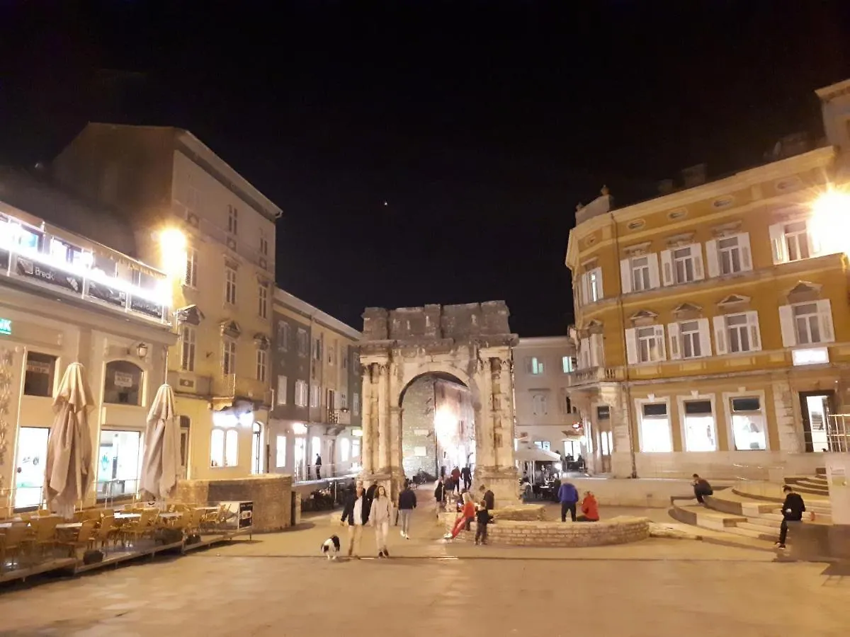 Villa Nobile Pula 4*,  Kroatien